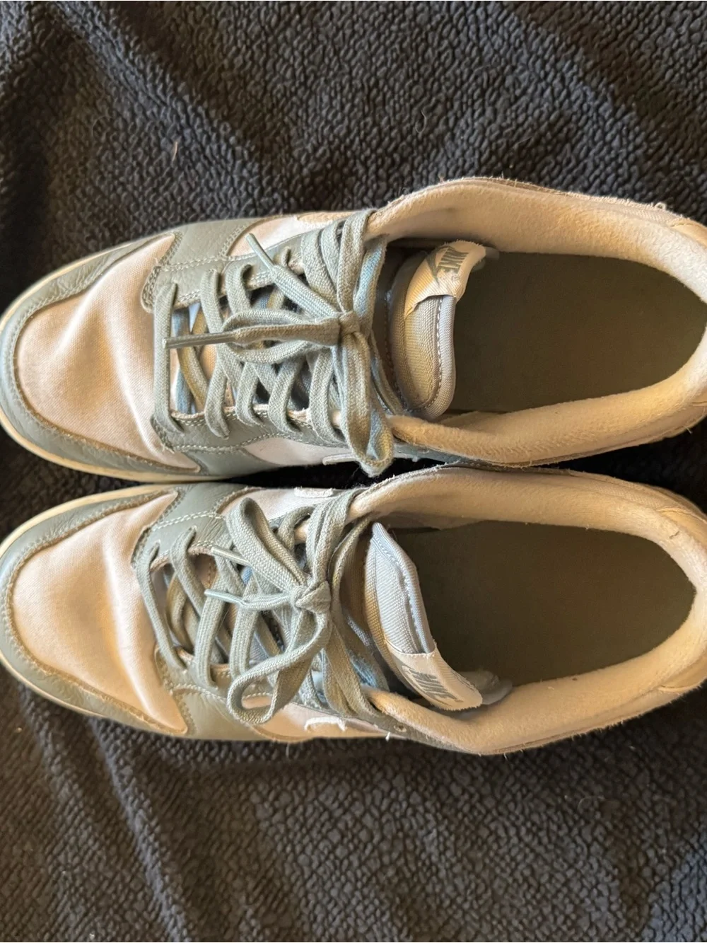 Nike Low-Top Sneakers in Light Gray and Green